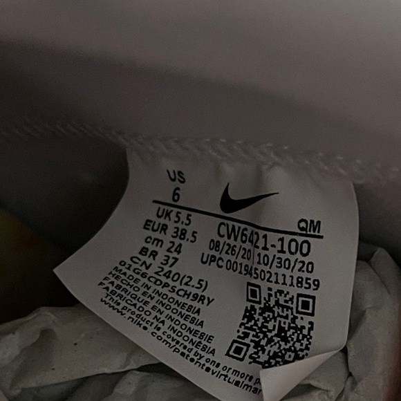 NWT Nike women sneakers blazer mid 77 VNTG EMB whit charm Limited Edition - Picture 11 of 11